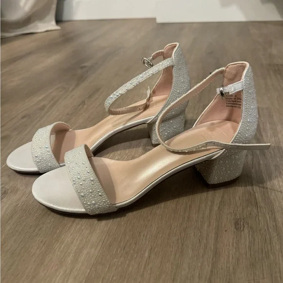 Elegant White Women's Heels - Picture 1 of 2